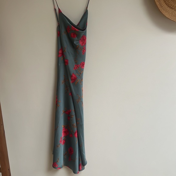 Astr GAIA FLORAL MIDI DRESS in teal-raspberry floral - Picture 3 of 3